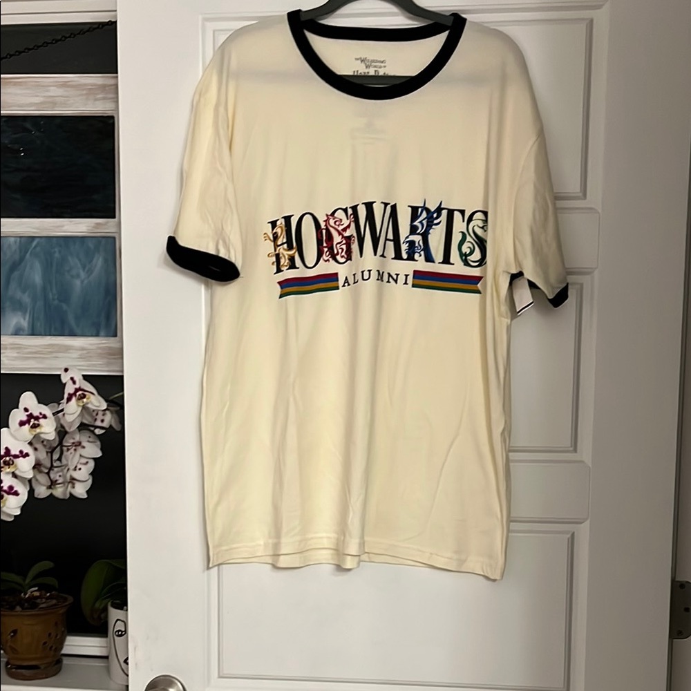 Hogwarts Alumni Cream T-Shirt